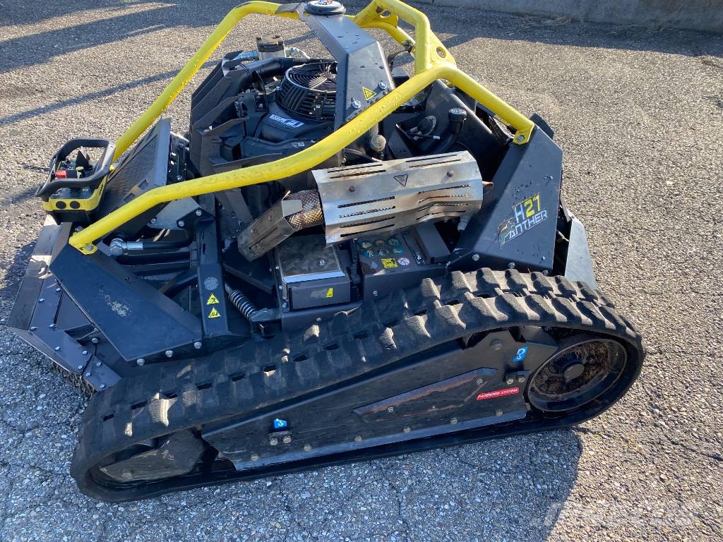 ECOTECH H27 Panther 1er Main endommagée Robot kosilice