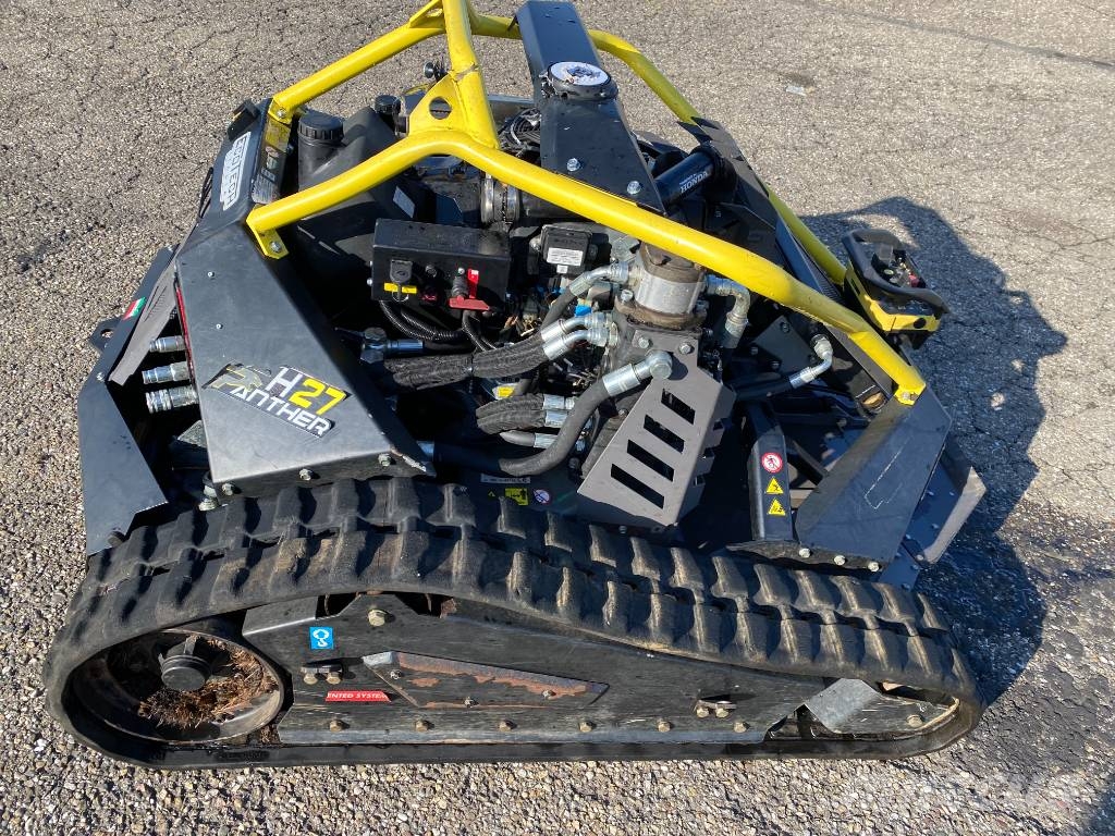 ECOTECH H27 Panther 1er Main endommagée Robot kosilice