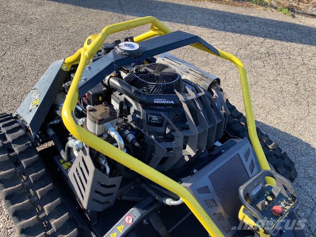 ECOTECH H27 Panther 1er Main endommagée Robot kosilice