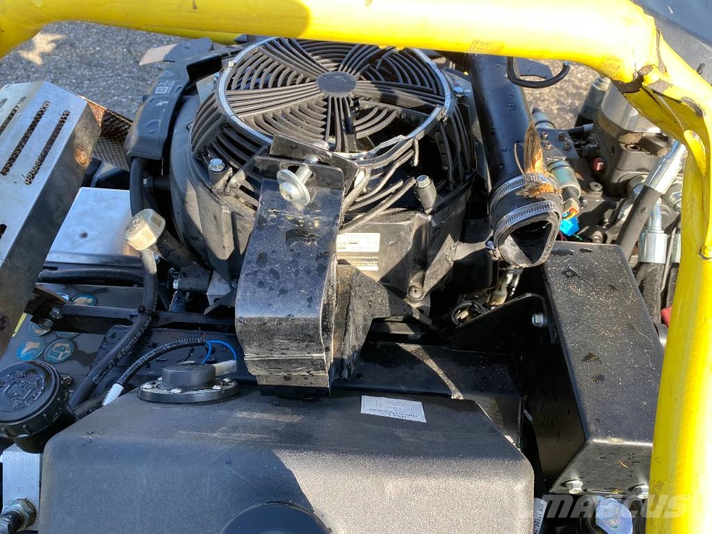 ECOTECH H27 Panther 1er Main endommagée Robot kosilice