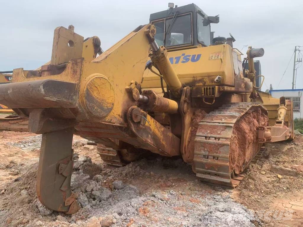 Komatsu D 375 A معدات تمهيد الطرق