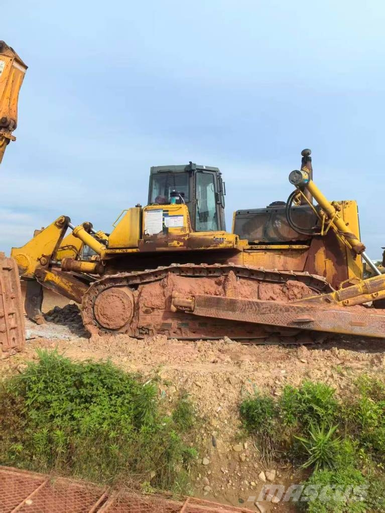 Komatsu D 375 A معدات تمهيد الطرق