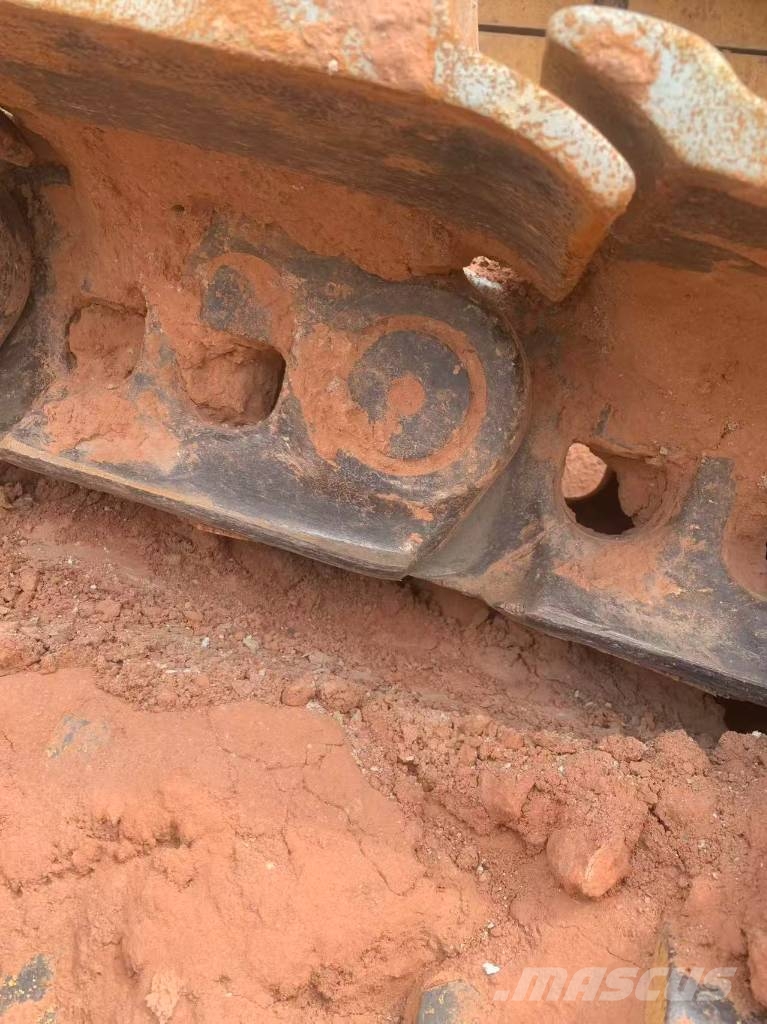 Komatsu D 375 A معدات تمهيد الطرق