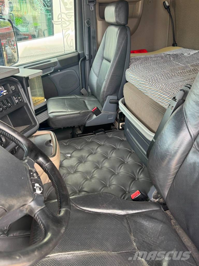 Scania R 560 MLB Camiones con caja de remolque