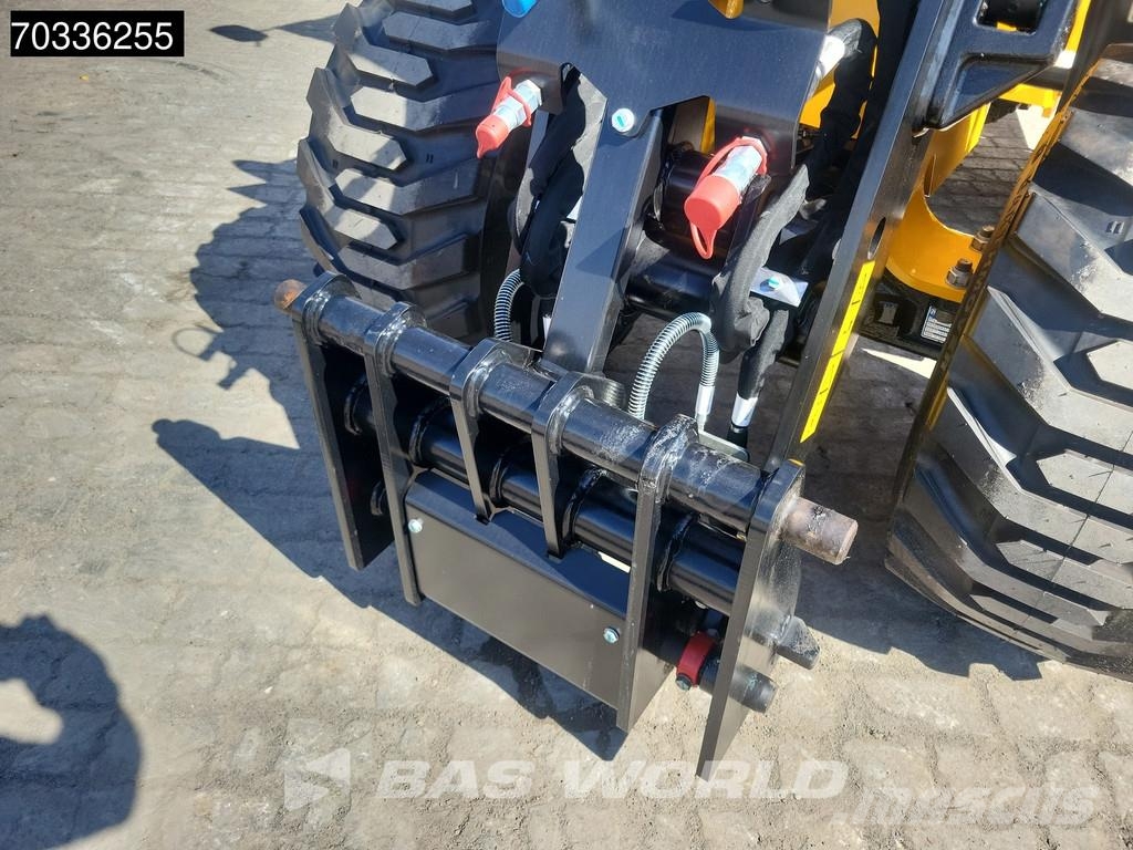 JCB 403 SP FACTORY WARRANTY – GIANT COUPLER - KUBOTA لوادر بعجل