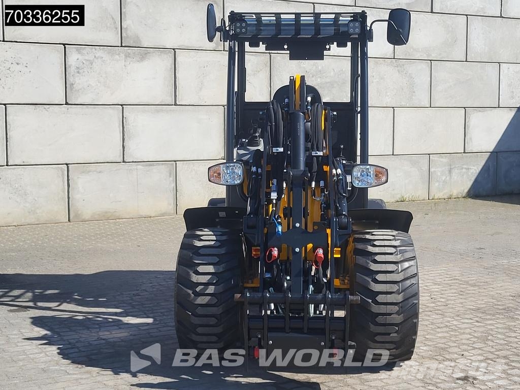 JCB 403 SP FACTORY WARRANTY – GIANT COUPLER - KUBOTA لوادر بعجل