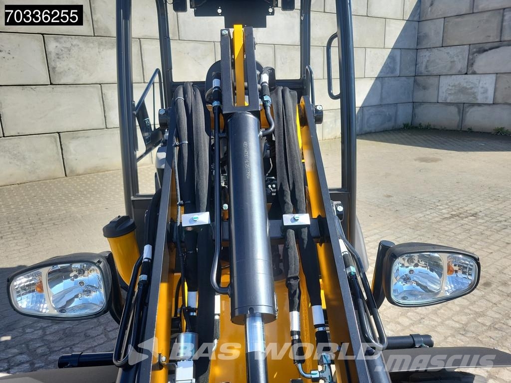 JCB 403 SP FACTORY WARRANTY – GIANT COUPLER - KUBOTA Utovarivači na kotačima