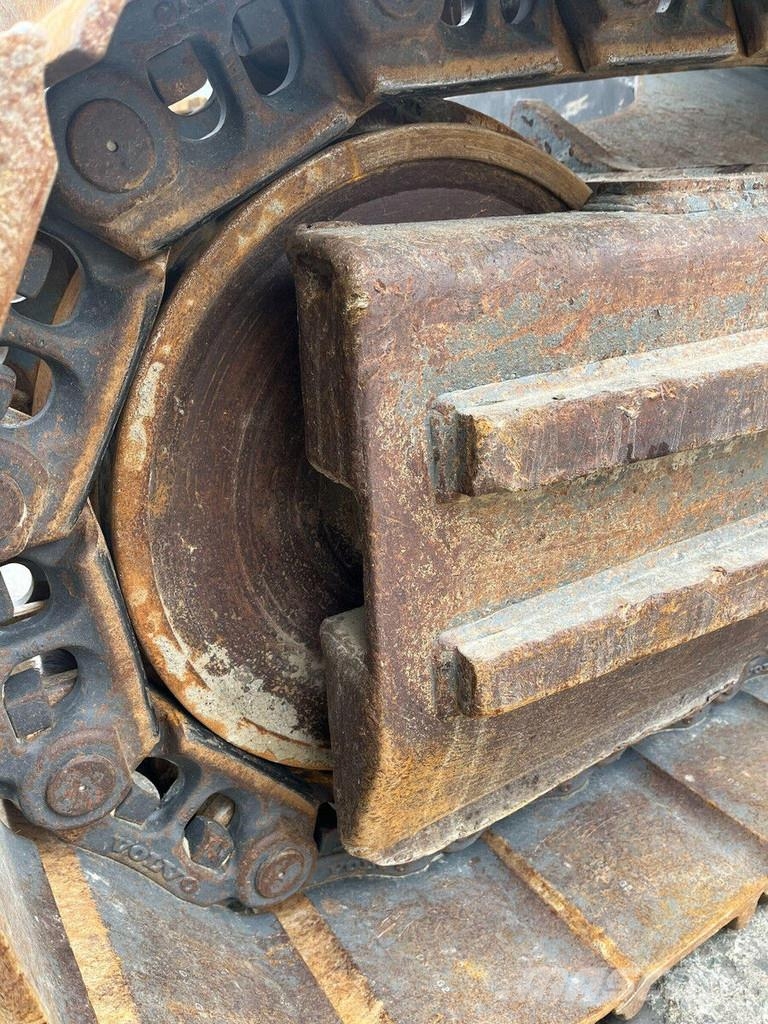 Volvo EC 300 EL حفارات زحافة