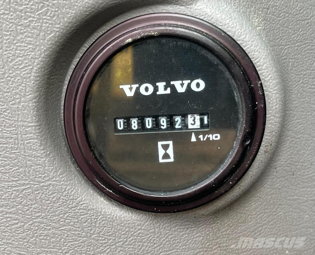 Volvo EC 300 EL حفارات زحافة