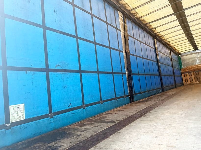 BP TRAILER Curtainsider / City-Plane Stapler Tents puspiekabes