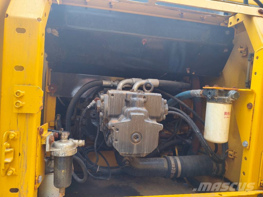 Komatsu PC220-7 履带挖掘机