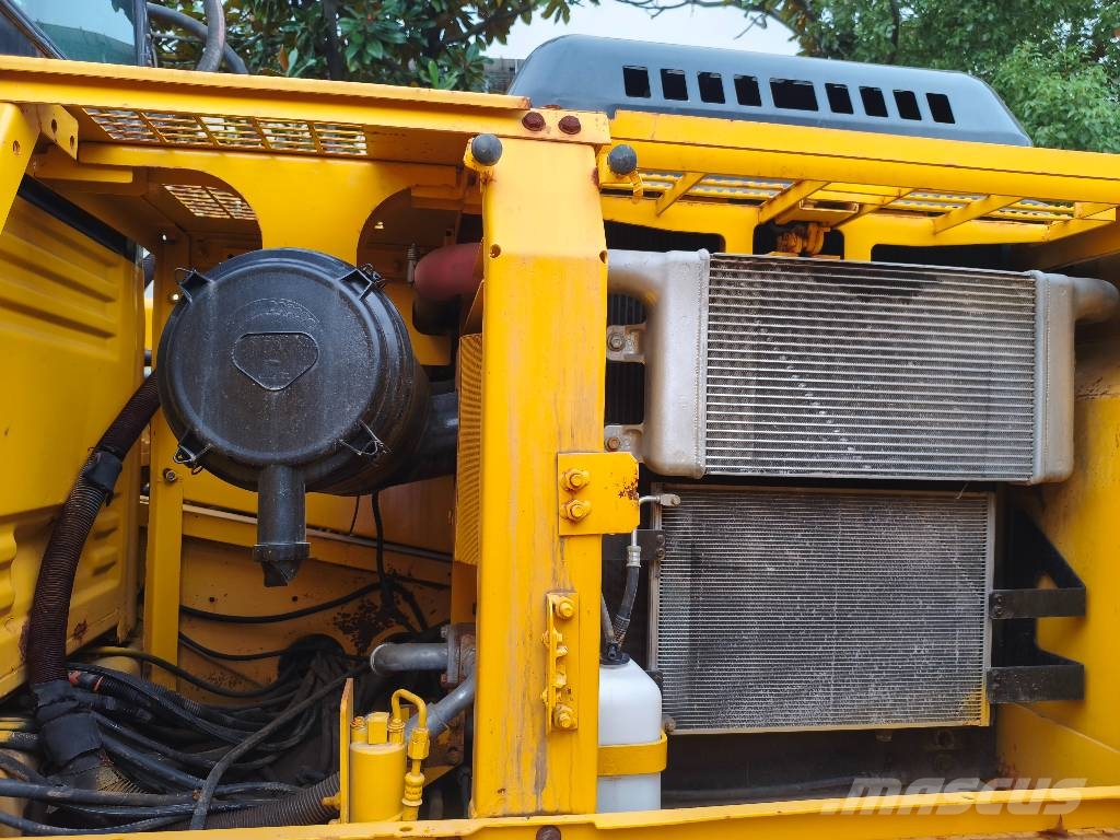 Komatsu PC220-7 履带挖掘机