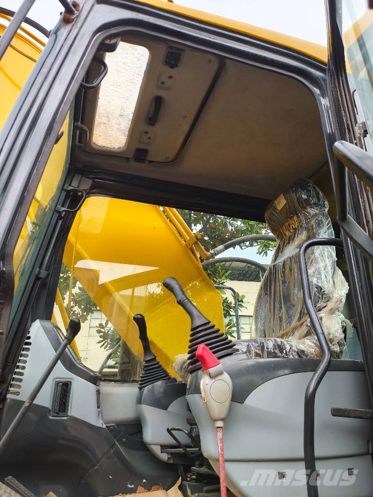 Komatsu PC220-7 履带挖掘机