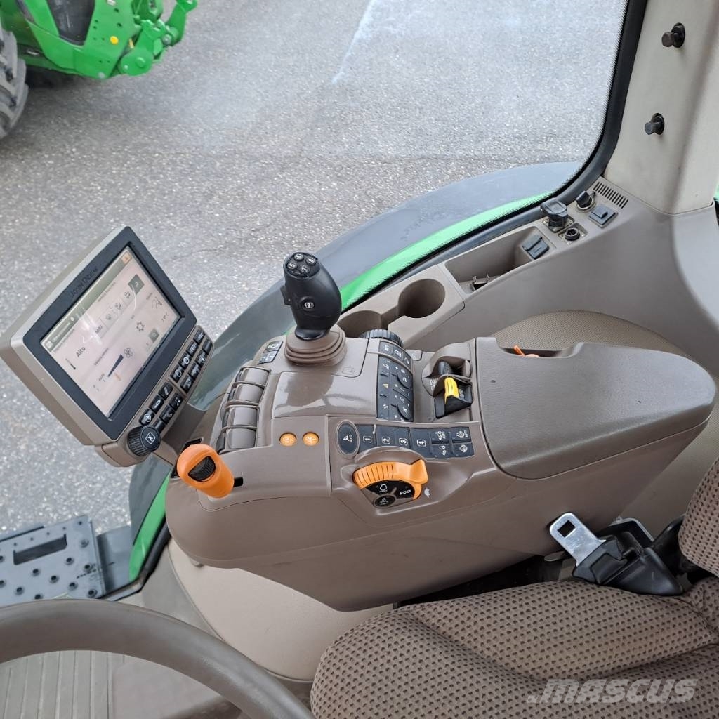 John Deere 7230 R Traktori