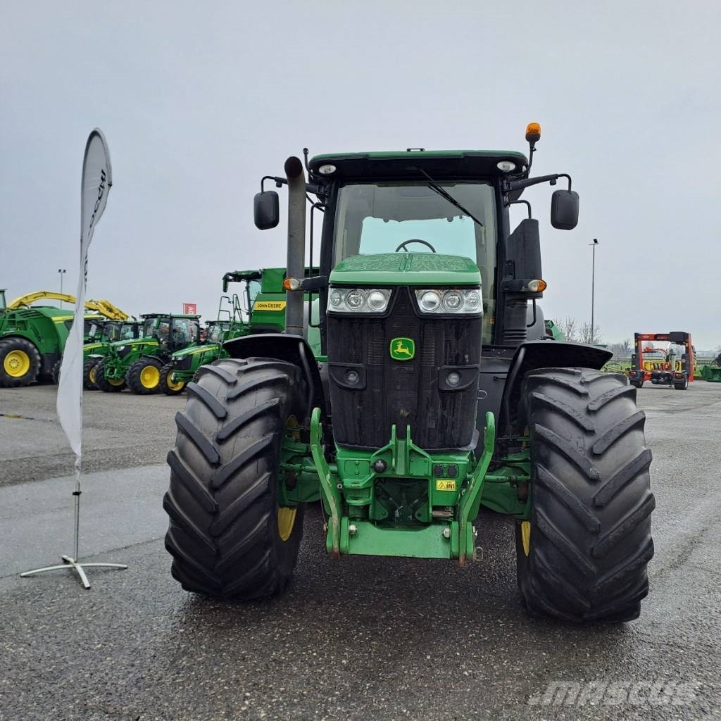 John Deere 7230 R Traktori