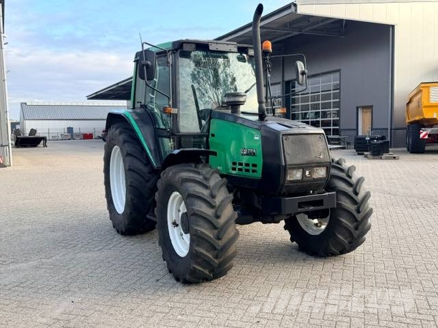 Valtra Valmet 6100 met werk! 트랙터