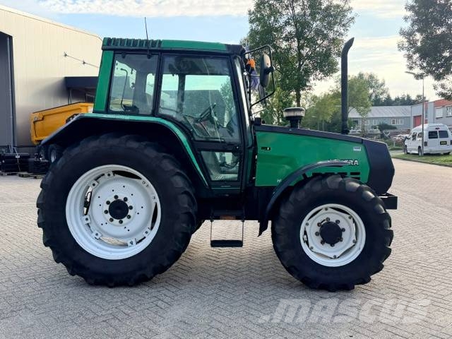 Valtra Valmet 6100 met werk! 트랙터