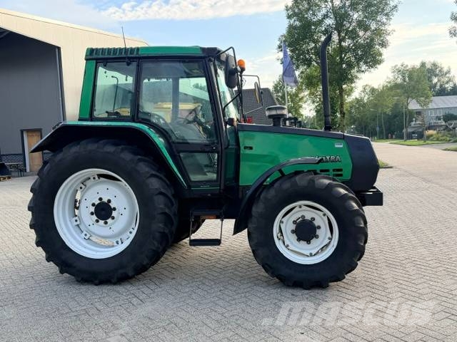 Valtra Valmet 6100 met werk! 트랙터