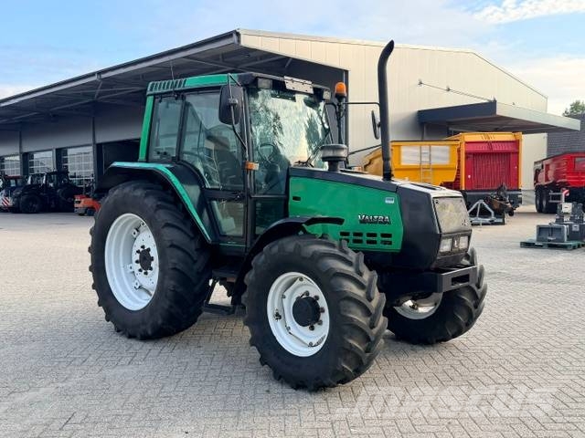 Valtra Valmet 6100 met werk! 트랙터
