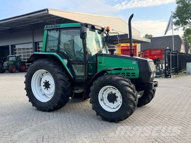 Valtra Valmet 6100 met werk! 트랙터