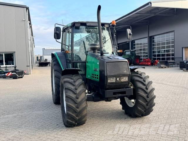 Valtra Valmet 6100 met werk! 트랙터