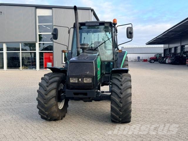 Valtra Valmet 6100 met werk! 트랙터