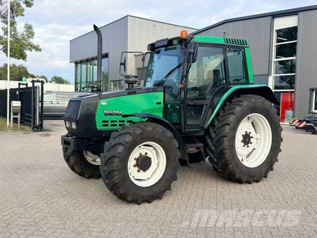 Valtra Valmet 6100 met werk! 트랙터