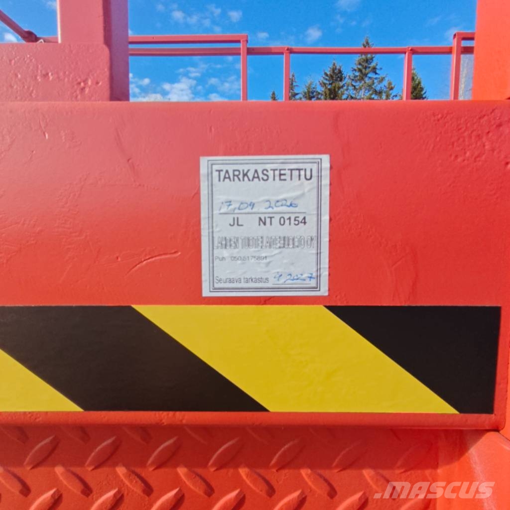 SkyJack SJ 8841 RT رافعات مقصية الشكل