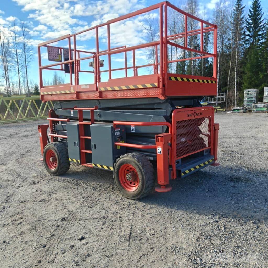 SkyJack SJ 8841 RT رافعات مقصية الشكل