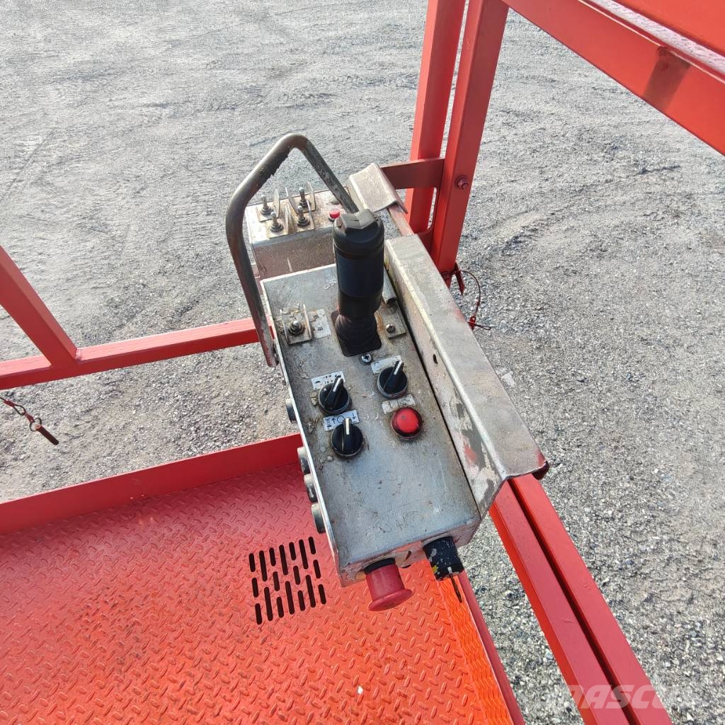 SkyJack SJ 8841 RT رافعات مقصية الشكل