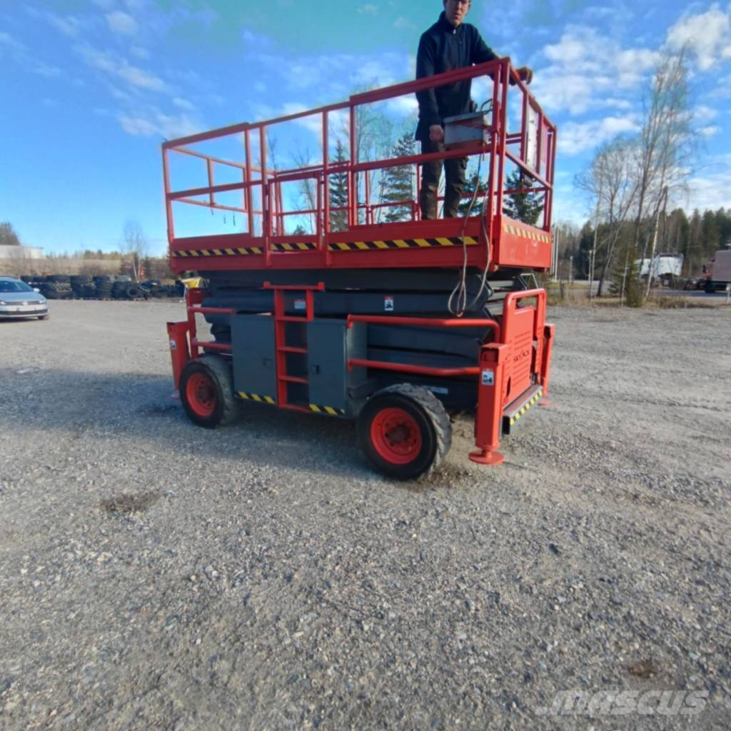 SkyJack SJ 8841 RT رافعات مقصية الشكل