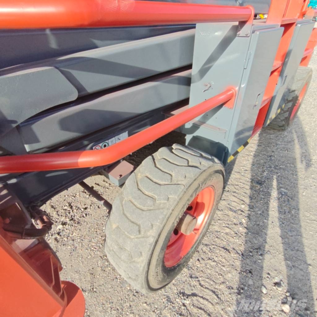 SkyJack SJ 8841 RT رافعات مقصية الشكل