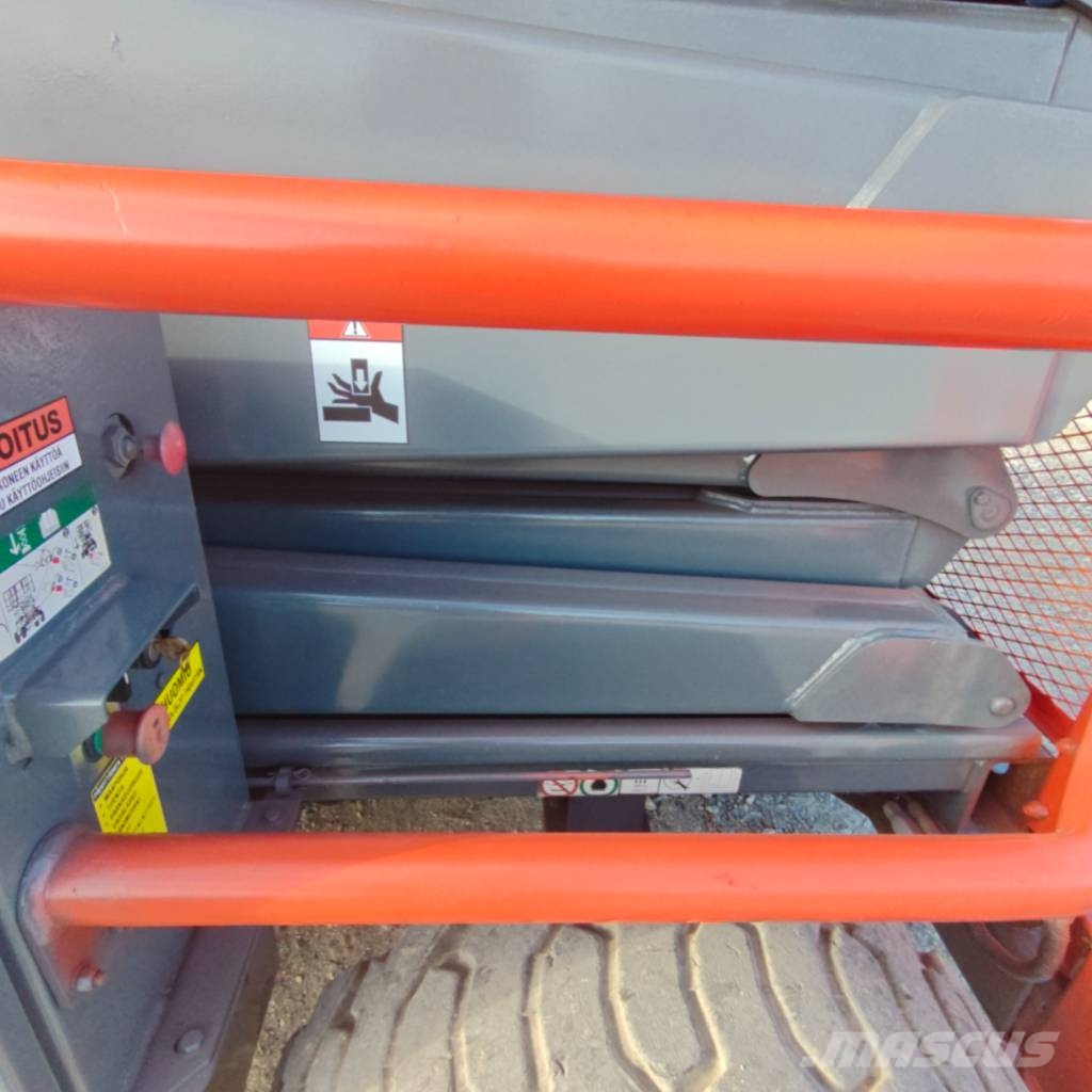 SkyJack SJ 8841 RT رافعات مقصية الشكل