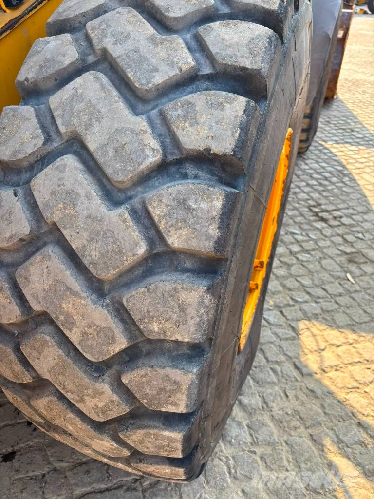 Volvo L 70 H Pale gommate