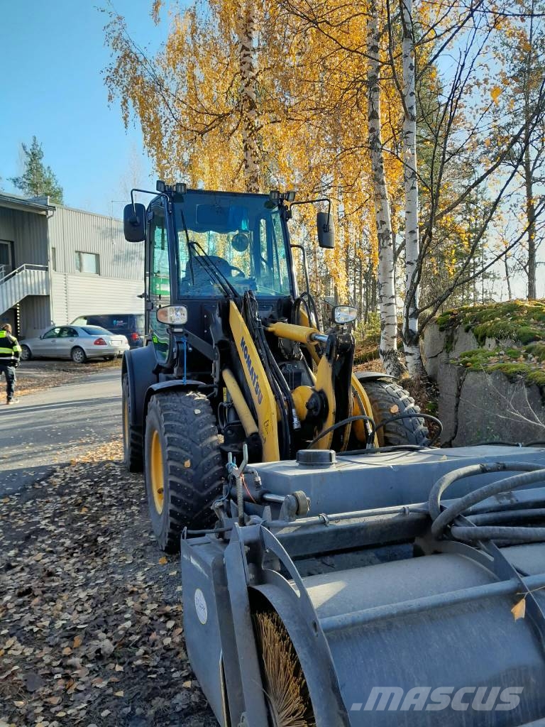 Komatsu WA 80 M Chargeuse sur pneus