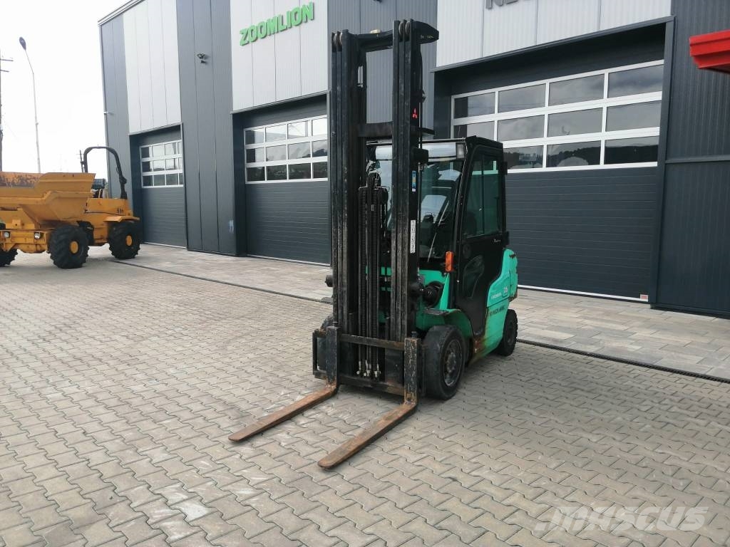Mitsubishi FD25N Dieselmotviktstruckar