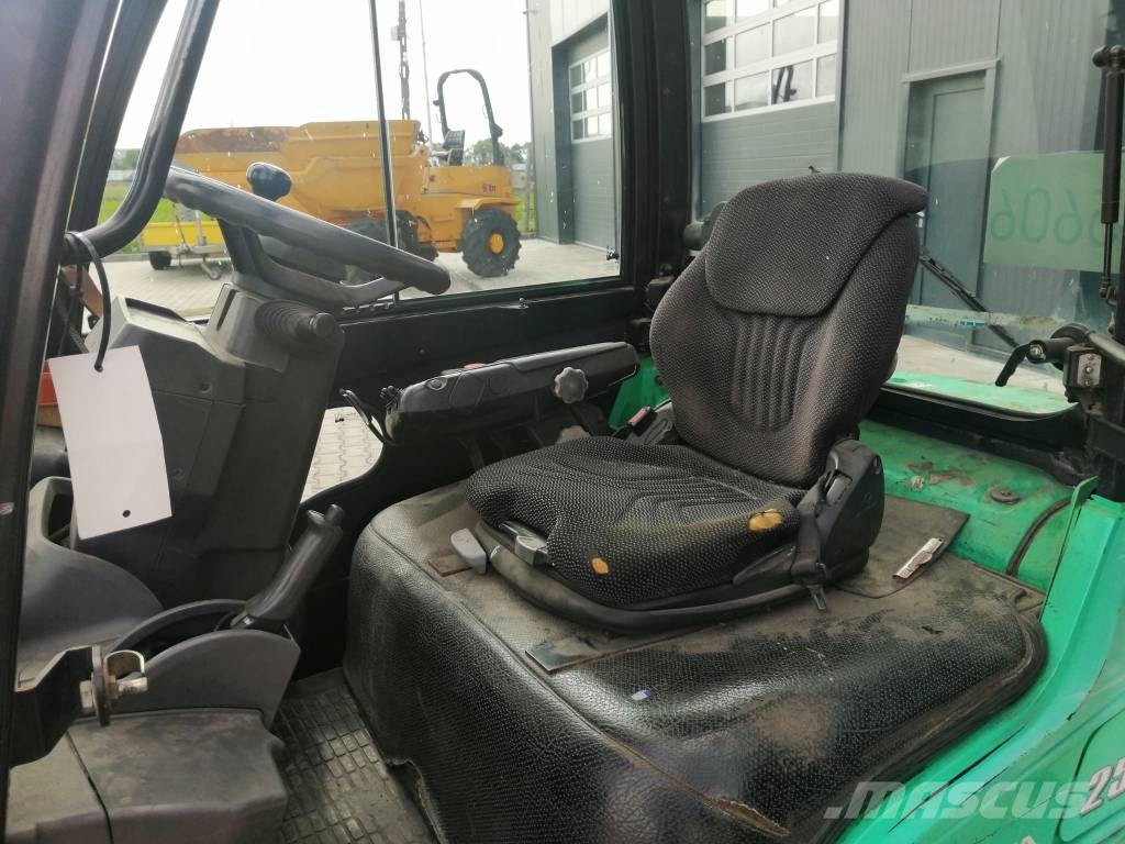 Mitsubishi FD25N Dieselmotviktstruckar