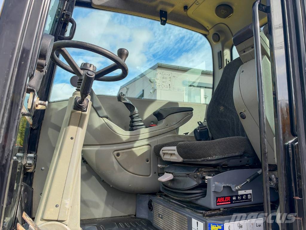 Yanmar B110W Powertilt SW hydr. Kamera Bagri na kolesih