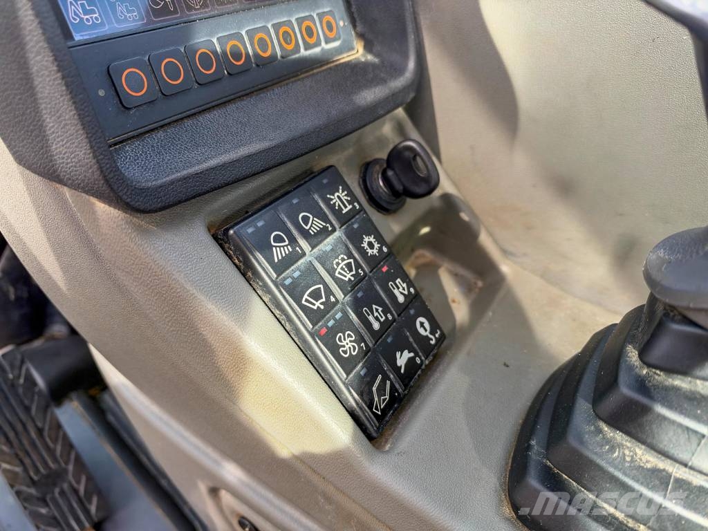 Yanmar B110W Powertilt SW hydr. Kamera Bagri na kolesih