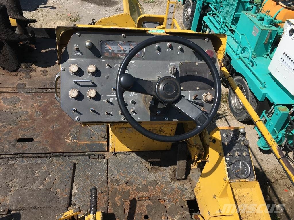 Mitsubishi MF61WD アスファルトフィニッシャ