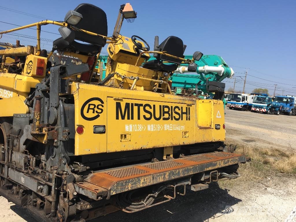 Mitsubishi MF61WD アスファルトフィニッシャ