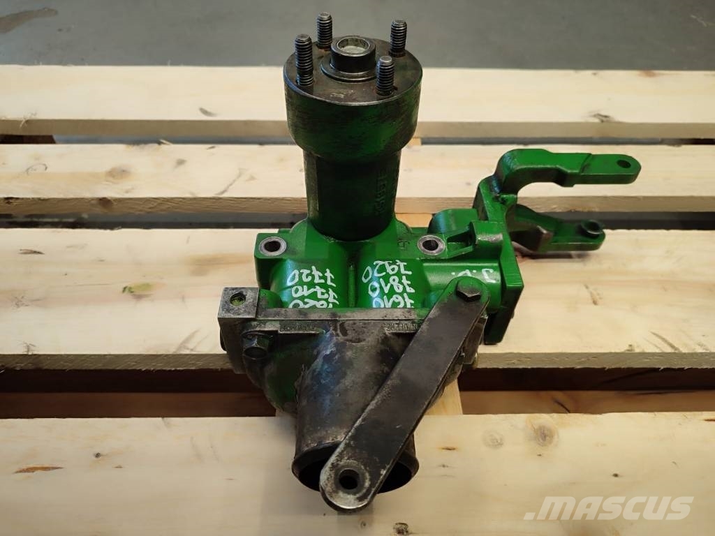 John Deere Water pump R518575 John Deere 7610 Mootorid