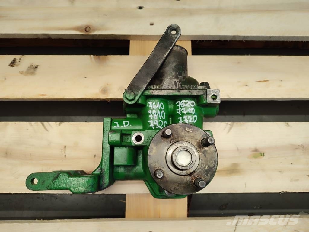John Deere Water pump R518575 John Deere 7610 Mootorid