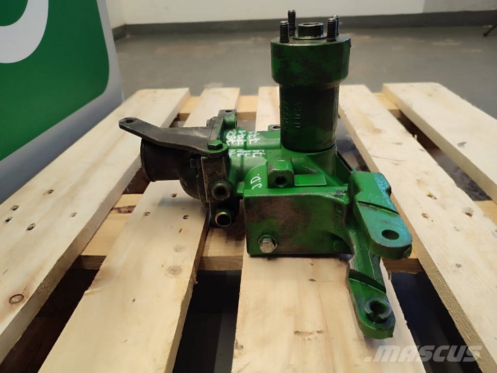 John Deere Water pump R518575 John Deere 7610 Mootorid