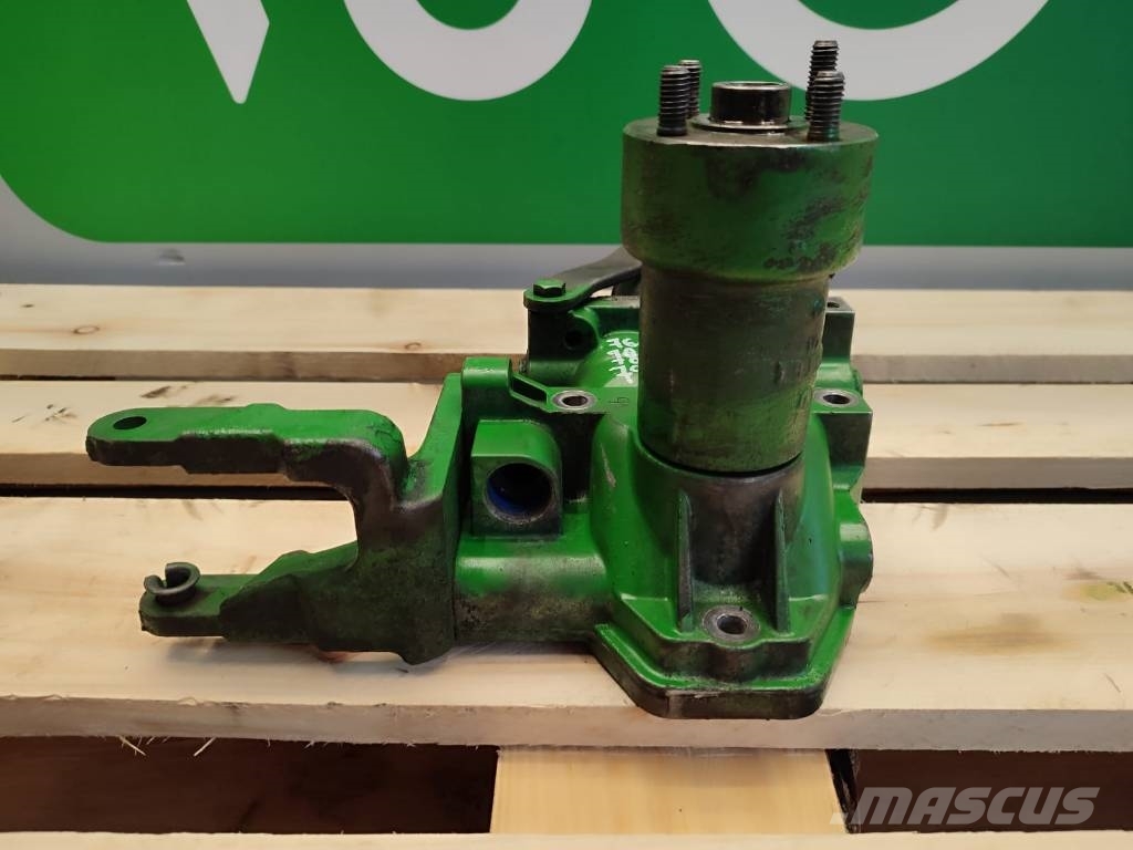 John Deere Water pump R518575 John Deere 7610 Mootorid