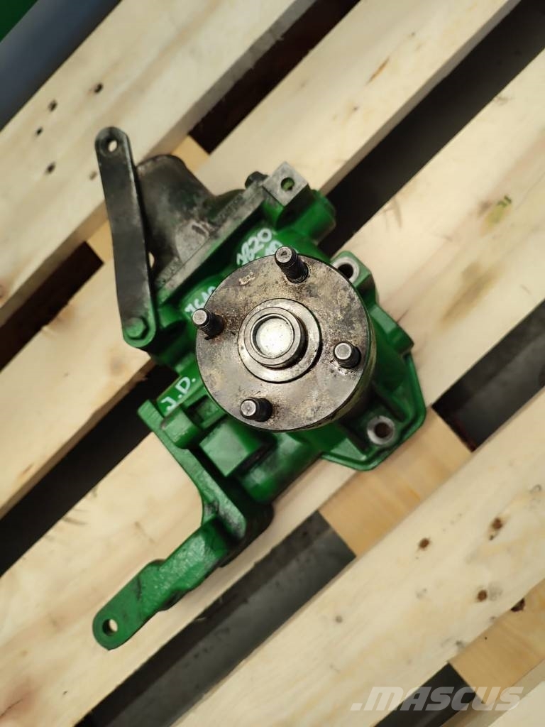 John Deere Water pump R518575 John Deere 7610 Mootorid