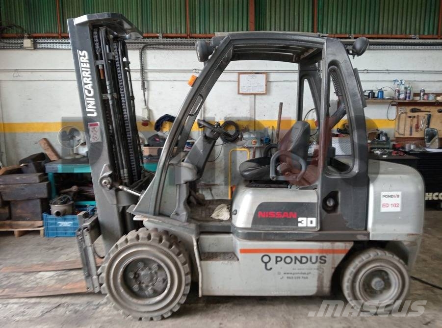 Nissan FGD02A30Q Ретрак/ Високоповдигач с изместване на вилката напред
