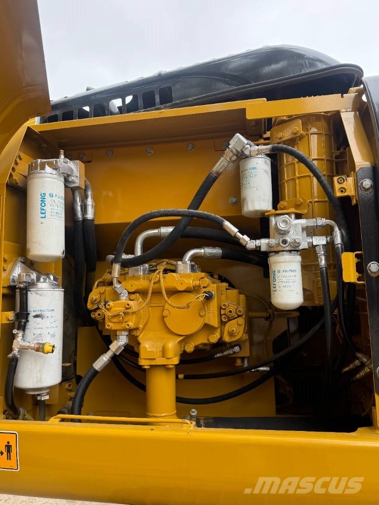 CAT 320D2 履带挖掘机