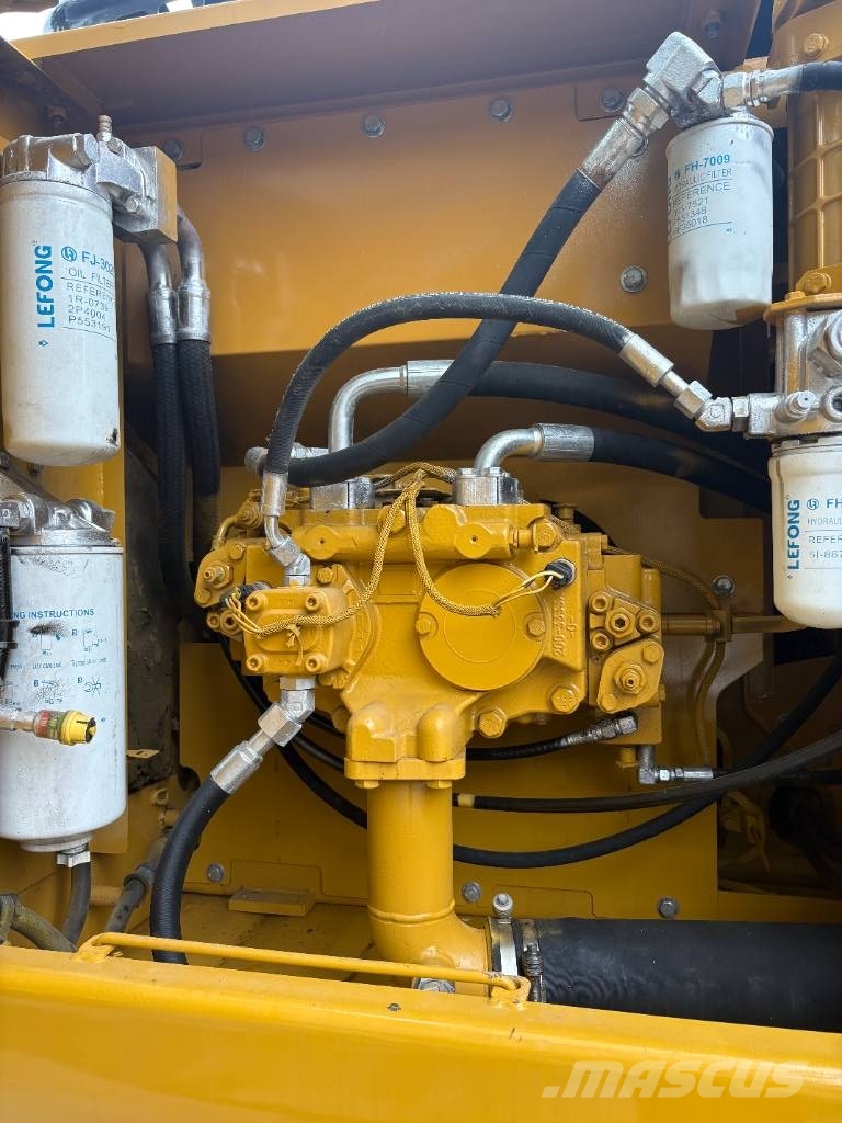 CAT 320D2 履带挖掘机