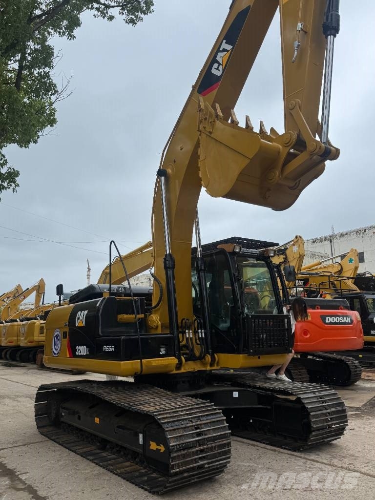 CAT 320D2 履带挖掘机